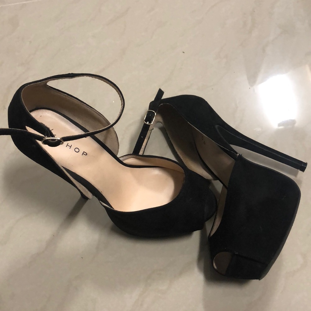Black sandals